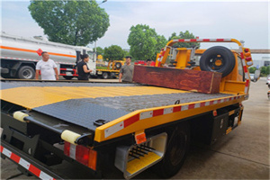 安仁附近拖车电话号码服务